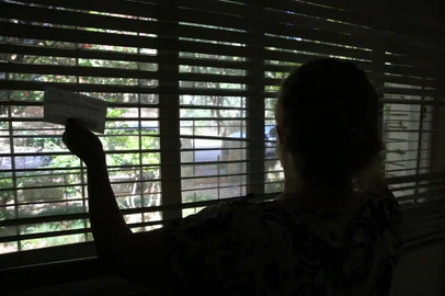 Porto Alegre, RS, Brasil, 06/01/2023 - Vítima do golpe do telhado no bairro Três Figueiras, em POA - Foto: Ronaldo Bernardi/Agência RBS<!-- NICAID(15314135) -->