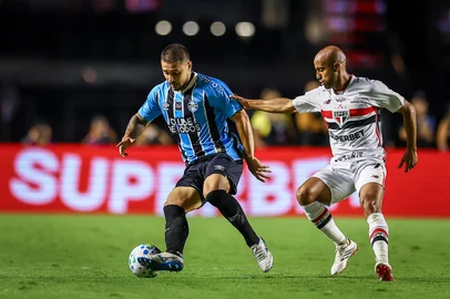 Gremio x Sao PauloRS - FUTEBOL/CAMPEONATO BRASILEIRO 2025/GREMIO X SAO PAULO - ESPORTES - Lance da partida entre Gremio e Sao Paulo disputada na noite desta quarta-feira, no Estadio do Morumbi, em Sao Paulo partida valida pela Campeonato Brasileiro 2026. FOTO: LUCAS UEBEL/GREMIO FBPAIndexador: Lucas UebelFonte: Gremio.netFotógrafo: Gremio x Sao Paulo<!-- NICAID(16223606) -->