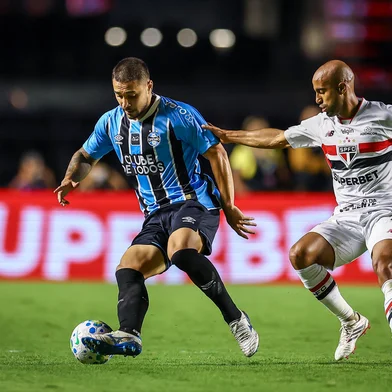 Gremio x Sao PauloRS - FUTEBOL/CAMPEONATO BRASILEIRO 2025/GREMIO X SAO PAULO - ESPORTES - Lance da partida entre Gremio e Sao Paulo disputada na noite desta quarta-feira, no Estadio do Morumbi, em Sao Paulo partida valida pela Campeonato Brasileiro 2026. FOTO: LUCAS UEBEL/GREMIO FBPAIndexador: Lucas UebelFonte: Gremio.netFotógrafo: Gremio x Sao Paulo<!-- NICAID(16223606) -->