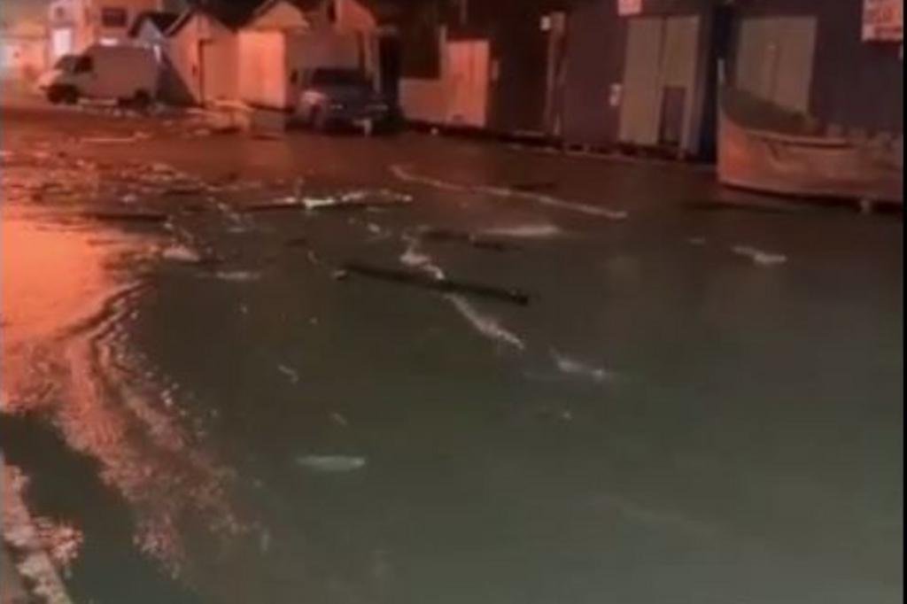 Primeiros efeitos da Yakecan: mar sobe e invade rua no sul do Estado