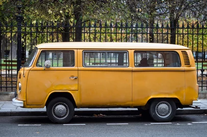Kombi modelo de 1970 em Paris, na França<!-- NICAID(15428649) -->