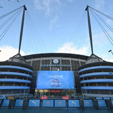 (FILES) In this file photo taken on May 11, 2021 A new "Champions 20/21" banner hangs outside the stadium after Manchester City win the Premier League title in Manchester, north west England, after their closest challengers for the title Manchester United, lost to Leicester City this evening. - Manchester City have been referred to an independent commission by the Premier League over alleged breaches of its financial rules, the English top flight announced on February 6, 2023. The alleged breaches span a period from the 2009/10 season to the 2017/18 campaign. (Photo by Paul ELLIS / AFP)Editoria: SPOLocal: ManchesterIndexador: PAUL ELLISSecao: soccerFonte: AFPFotógrafo: STF<!-- NICAID(15341328) -->