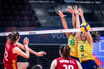 Julia Kudiess, vôlei