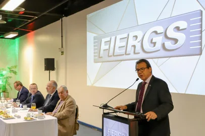 Ministro do Trabalho, Luiz Marinho, participa de um café da manhã com empresários, nesta terça-feira (21 de março), às 8h, na sede da FIERGS. - Foto: Dudu Leal/Fiergs/Divulgação<!-- NICAID(15381250) -->