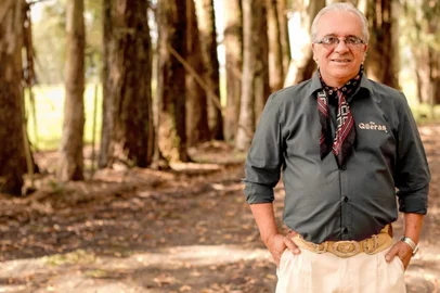 Cantor tradicionalista Sinval Boeira, conhecido Qüerinha, morre durante baile em Caxias do Sul<!-- NICAID(16054899) -->