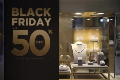 23/11/2023 - PORTO ALEGRE, RS, BRASIL - A Black Friday nas lojas da Capital. FOTO: ANSELMO CUNHA, AGÊNCIA RBS<!-- NICAID(15606542) -->