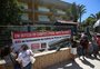 Alunos e servidores da UFRGS fazem protesto contra extinção de colônia de férias em Tramandaí