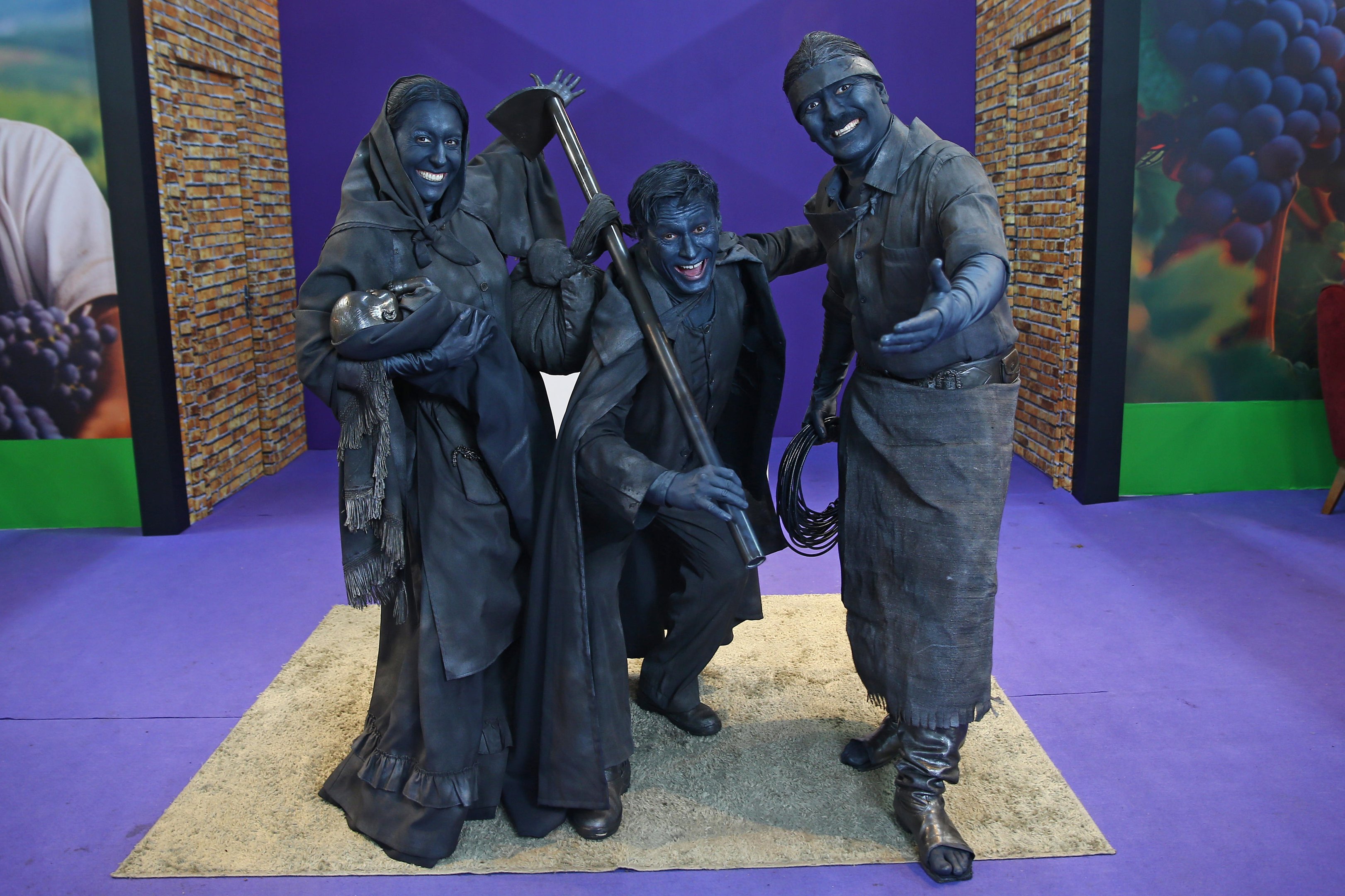 Quem s&atilde;o e como se caracterizam os artistas que interpretam o Monumento ao Imigrante e o La&ccedil;ador na Festa da Uva, em Caxias