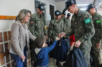 Ação arrecada 6 mil mochilas para alunos da capital<!-- NICAID(15806528) -->