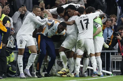 Real Madrid's French forward #09 Kylian Mbappe (L) and teammates celebrate a goal during the Spanish Copa del Rey (King's Cup) semi-final second leg football match between Real Madrid CF and Real Sociedad at the Santiago Bernabeu stadium in Madrid on April 1, 2025. (Photo by OSCAR DEL POZO / AFP)<!-- NICAID(16008127) -->