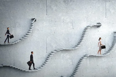Up the career ladder . Mixed mediaYoung businesspeople reaching up staircase as symbol of growth and progress. Mixed mediaFonte: 136195094<!-- NICAID(15439375) -->