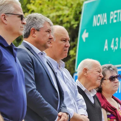 Na foto, deputado estadual Pepe Vargas e prefeito de Nova Petrópolis, Jorge Darlei Wolf.<!-- NICAID(15268251) -->