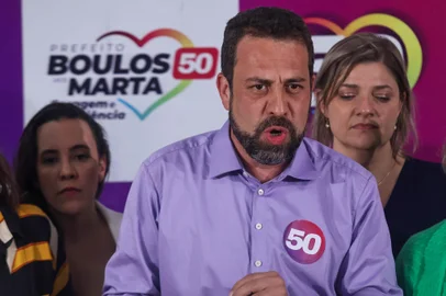 ELEIÇÕES 2024 SPSP - ELEIÇÕES/SP - POLÍTICA - O candidato à prefeitura de São Paulo, Guilherme Boulos, faz pronunciamento no comitê de apuração no Clube Piratininga, região central de São Paulo, na noite deste domingo (06). 06/10/2024 - Foto: YURI MURAKAMI/FOTOARENA/FOTOARENA/ESTADÃO CONTEÚDOEditoria: POLÍTICALocal: SÃO PAULOIndexador: YURI MURAKAMIFonte: 2629645Fotógrafo: FOTOARENA<!-- NICAID(15884634) -->