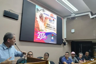 Reunião do diretório do PDT em Caxias do Sul para definir rumo na eleições à prefeitura. Na foto, em destaque, o ex-prefeito Alceu Barbosa Velho.<!-- NICAID(15685056) -->
