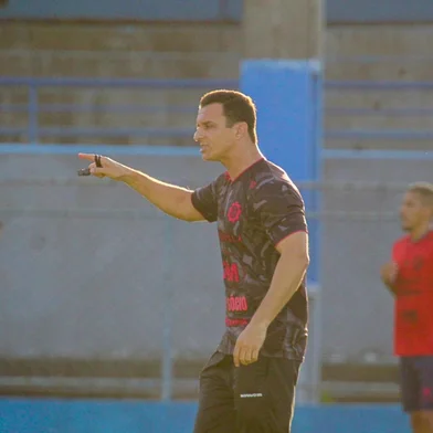 Treino do Caxias para confronto com o Itabaiana. Na foto, o técnico Júnior Rocha.<!-- NICAID(16044728) -->