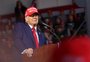 Trump diz que imigrantes que cometeram assassinato introduziram "muitos genes ruins" nos EUA