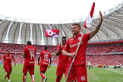 Eduardo Sasha comemora com valsa no Gre-Nal em 2016<!-- NICAID(15603182) -->