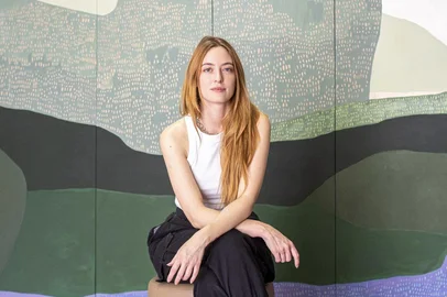 A mostra “Solo Provisório” estará disponível na Galeria Municipal de Arte Gerd Bornheim, de 4 a 30 de maio.A artista visual caxiense radicada em São Paulo Gabriela Stragliotto protagonizará, no dia 4 de maio, uma quinta-feira, às 19h, abertura da exibição Solo Provisório, na Galeria Municipal de Arte Gerd Borhheim, na Rua Dr. Montaury, 1333, junto à Casa da Cultura Percy Vargas de Abreu e Lima, em Caxias do Sul. A exposição permanecerá em cartaz entre os dias 4 e 30 de maio, de segunda a sexta-feira das 8h às 18h e aos sábados das 10h às 16h.<!-- NICAID(15408138) -->