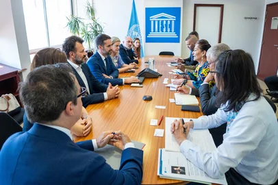PARIS, FRANÇA – 04.07.2025 – O governador Eduardo Leite participou de reunião de trabalho na sede da Unesco, em Paris, para tratar da realização do evento internacional “Águas em Transformação”, previsto para ocorrer em setembro no Rio Grande do Sul. O encontro também abordou a ampliação da rede de Geoparques no Estado e ações voltadas à prevenção de desastres naturais.<!-- NICAID(16073708) -->