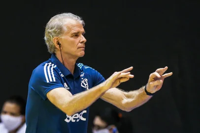 Bernardinho, técnico do Sesc-Flamengo na Superliga Feminina de Vôlei<!-- NICAID(14755880) -->