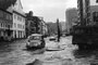 Enchente em Porto Alegre, em 1967.#envelope: 45874*OBS CDI: fotógrafo identificado apenas como Assi no envelope original de negativos.<!-- NICAID(10055943) -->