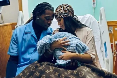 Cardi B com seu segundo filho e o marido Offset<!-- NICAID(14883088) -->