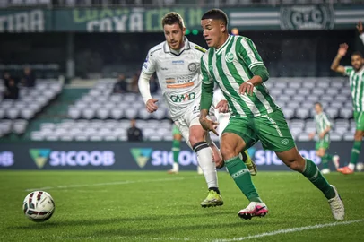 Gabriel Tadiotto / E.C.Juventude / Divulgação Operário-PR x Juventude pela 12ª rodada da Série B 2026. Na foto, o zagueiro Marcos Paulo.<!-- NICAID(16300882) -->