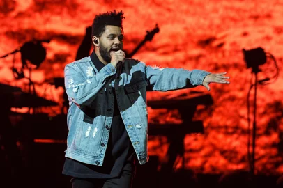 The Weeknd -  Starboy: Legend of the Fall 2017 World TourRecording artist The Weeknd performs on his Starboy: Legend of the Fall 2017 World Tour at the AT&T Center on October 19, 2017 in San Antonio, Texas. / AFP PHOTO / SUZANNE CORDEIROEditoria: ACELocal: San AntonioIndexador: SUZANNE CORDEIROSecao: culture (general)Fonte: AFPFotógrafo: STR<!-- NICAID(13482565) -->