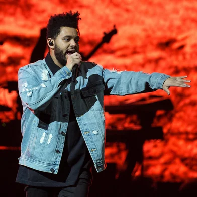The Weeknd -  Starboy: Legend of the Fall 2017 World TourRecording artist The Weeknd performs on his Starboy: Legend of the Fall 2017 World Tour at the AT&T Center on October 19, 2017 in San Antonio, Texas. / AFP PHOTO / SUZANNE CORDEIROEditoria: ACELocal: San AntonioIndexador: SUZANNE CORDEIROSecao: culture (general)Fonte: AFPFotógrafo: STR<!-- NICAID(13482565) -->