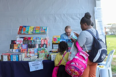 diário gaúcho; Feira do Livro nos bairros; Câmara Rio-Grandense do Livro<!-- NICAID(16259861) -->