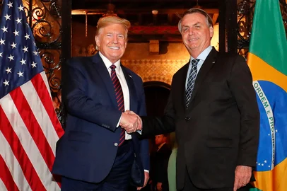 (Mar a Lago - FlÃ³rida, 07/03/2020) Presidente da RepÃºblica Jair Bolsonaro acompanhado  do Senhor Presidente dos Estados Unidos Donald Trump, posam para fotografia.Foto: Alan Santos/PRIndexador: Alan Santos<!-- NICAID(14444137) -->