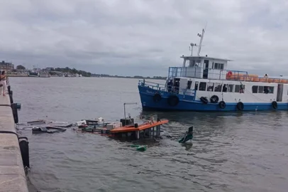 Embarcações colidem no Sul do EstadoTelmo Tavares, arquivo pessoal<!-- NICAID(15692311) -->