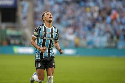 Partida entre Grêmio e Coritiba válida pela 12ª rodada da Série A do Campeonato Brasileiro disputada na Arena do Grêmio, em Poro Alegre (RS). Bitello - Jefferson Botega/Agencia RBS<!-- NICAID(15465797) -->