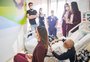 VÍDEO: rainha e princesas da Festa da Uva cortam cabelo para doar a pacientes com câncer, em Caxias do Sul