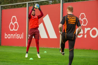 Imagem do goleiro Ivan, que trata lesão ligamentar e voltou aos treinamentos. Foto: Ricardo Duarte / Internacional / DivulgaçãoIndexador: ricardo duarte<!-- NICAID(15871194) -->