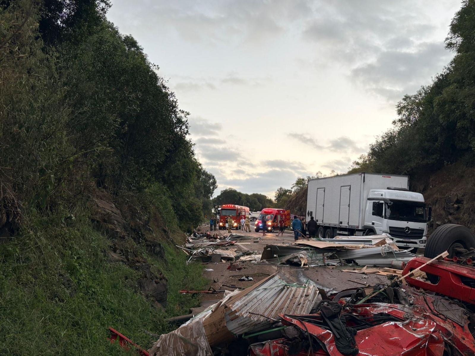 Homem morre em acidente com caminh&atilde;o na BR-285, em Lagoa Vermelha
