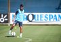 Escassez de pontas e temor por nova lesão fazem Grêmio preservar Ferreira