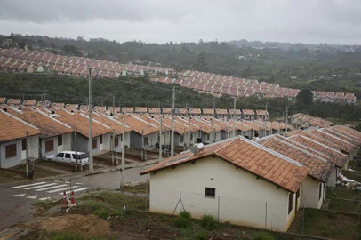 Viamão, RS, Brasil, 28-06-2023: Casas no Residencial Viver Coometal, na Estrada Caminho do Meio, na Vila Augusta, em Viamão. Estruturas são parte do programa Minha Casa, Minha Vida e serão entregues com a presença do presidente Luiz Inácio Lula da Silva na próxima sexta-feira. Foto: Mateus Bruxel / Agência RBSIndexador: Andre Avila<!-- NICAID(15468348) -->