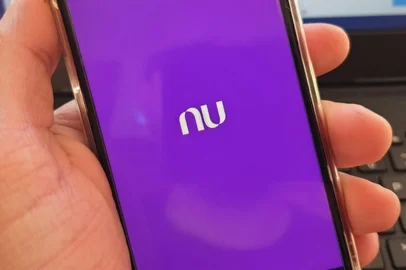 O Nubank, que é a fintech mais valiosa da América Latina, anunciou ontem a sua quarta aquisição da história. A empresa comprou a Spin Pay, empresa especializada em pagamentos instantâneos para o comércio eletrônico. O valor da transação não foi divulgado, mas ela marca a estreia do Nubank no universo do e-commerce.<!-- NICAID(14876893) -->