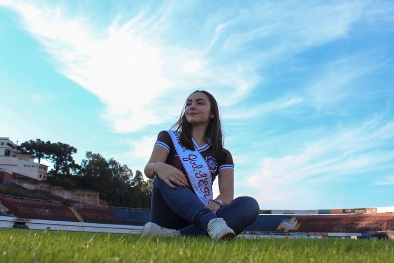 O Caxias anunciou, nesta terça-feira (13), a sua representante no Concurso Glamour Girl 2021. Trata-se da sócia e torcedora, Mery Brazeiro de Lima, de 16 anos. A<!-- NICAID(14833380) -->