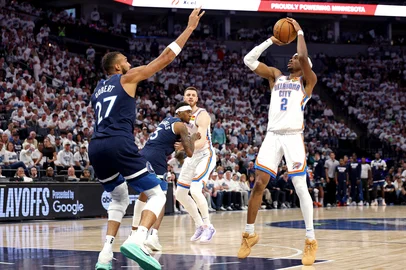 MINNEAPOLIS, MINNESOTA - MAY 26: Shai Gilgeous-Alexander #2 of the Oklahoma City Thunder shoots the ball against Rudy Gobert #27 of the Minnesota Timberwolves during the third quarter in Game Four of the Western Conference Finals of the 2025 NBA Playoffs at Target Center on May 26, 2025 in Minneapolis, Minnesota. NOTE TO :  expressly acknowledges and agrees that, by ing and or using this photograph,  is consenting to the  and conditions of the Getty Images License Agreement.   David Berding/Getty Images/AFP (Photo by David Berding / GETTY IMAGES NORTH AMERICA / Getty Images via AFP)<!-- NICAID(16046449) -->