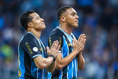 Grenal 454RS - FUTEBOL/COPA DO BRASIL 2026 /GRENAL 454 - ESPORTES - Lance da partida entre Gremio e Internacional disputada na noite desta quinta-feira, na Arena do Gremio, valida pelas quartas de final da Copa do Brasil 2026. FOTO: LUCAS UEBEL/GREMIO FBPAEditoria: SPOLocal: Porto AlegreIndexador: Lucas UebelSecao: futebolFonte: Gremio.netFotógrafo: Grenal 454<!-- NICAID(16359245) -->