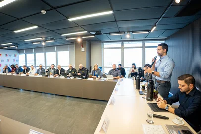 PORTO ALEGRE, RS, BRASIL - 04/12/2025 - Quase metade do primeiro escalão do governo Eduardo Leite, composto por 30 secretários, deve renunciar aos cargos para concorrer na eleição de 2026 (Foto: Mauricio Tonetto/Secom)<!-- NICAID(16180759) -->