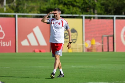 O técnico Paulo Pezzolano comanda treino do Inter no CT Parque Gigante.<!-- NICAID(16210614) -->
