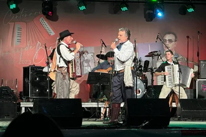 gILNEY bERTUSSI E pAULO Bertussi no show em homenagem ao Centenário de Honeyde Bertussi, em Caxias do Sul<!-- NICAID(15704918) -->