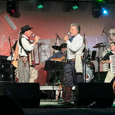 gILNEY bERTUSSI E pAULO Bertussi no show em homenagem ao Centenário de Honeyde Bertussi, em Caxias do Sul<!-- NICAID(15704918) -->