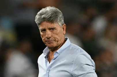 Fluminense's head coach Renato Gaucho gestures during the Copa Sudamericana quarterfinal second leg football match between Brazil's Fluminense and Argentina's Lanus at the Maracana Stadium in Rio de Janeiro, Brazil on September 23, 2025. (Photo by Mauro PIMENTEL / AFP)<!-- NICAID(16133845) -->