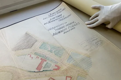 Iberê Camargo trabalhou na Secretaria de Obras Públicas (SOP) nas décadas de 1930 e 1940, onde havia um projeto para o balneário de Torres com desenho assinado por ele<!-- NICAID(16266740) -->