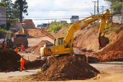 Porto Alegre, RS, Brasil, 25/10/2022 - Finalização das obras da Av. Tronco em Porto Alegre ficam para 2023 - Foto: Lauro Alves/Agência RBS<!-- NICAID(15244863) -->