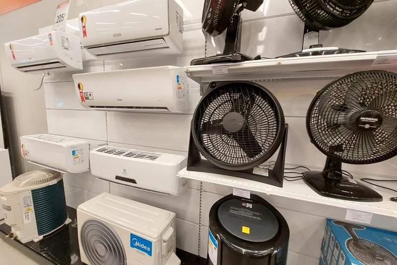 Calor já faz procura por ar-condicionado e ventiladores aumentarem no comércio local <!-- NICAID(15626274) -->